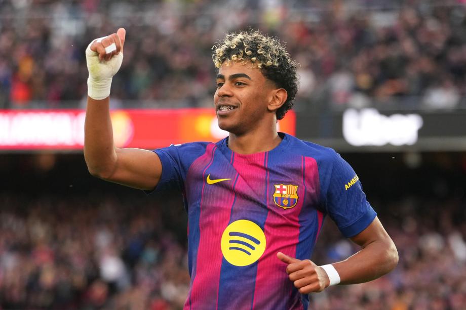 彩经网官网首页-西甲-亚马尔戴帽莱万破门 巴萨4-1比利亚雷亚尔